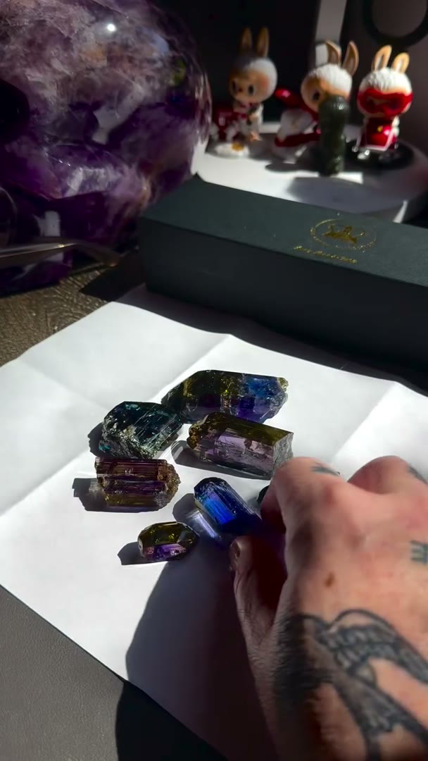 Sunlight + Tanzanite is always a dangerous combo at my desk