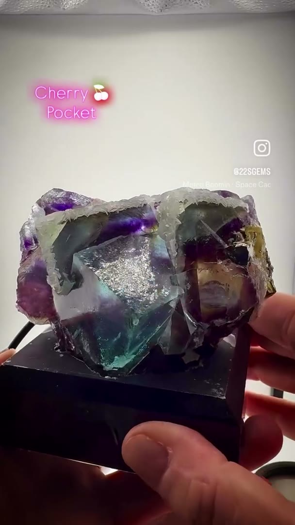 Meet the breathtaking Yindu Cherry Pocket Fluorite from Inner Mongolia! …
