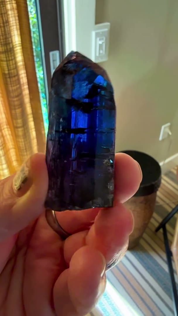 Unreal color play in this elite Tanzanite