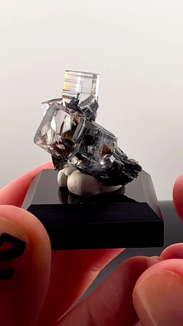 Liquid light in crystal form