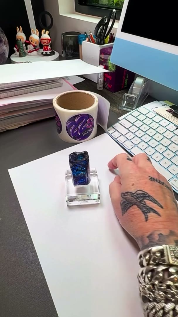 Desk light just unlocked something wild