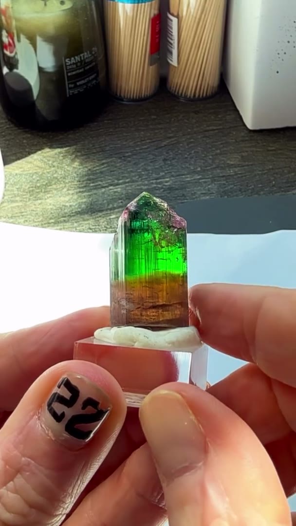 GEM BOMB ELBAITE