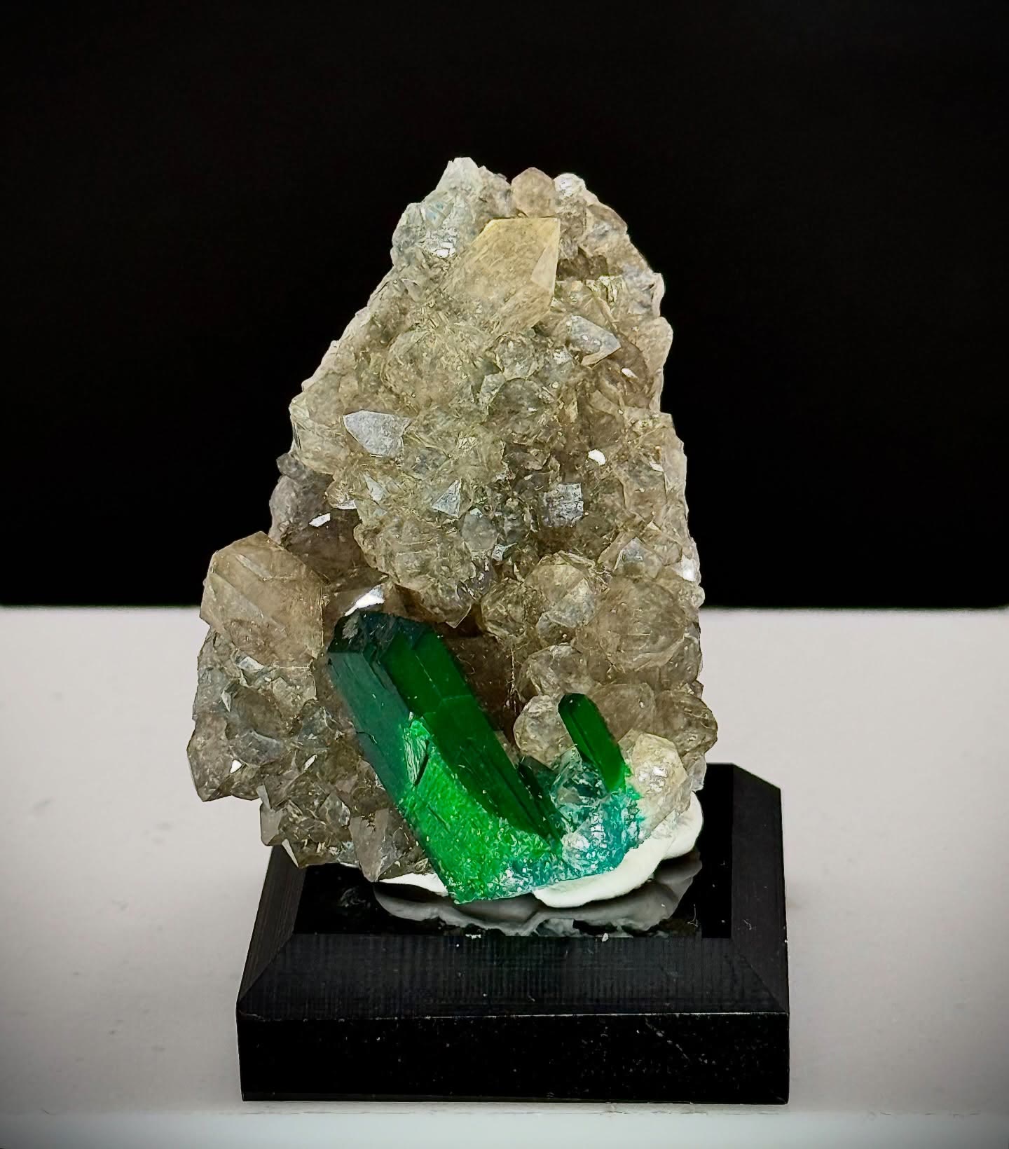 EMERALD FIRE ON QUARTZ