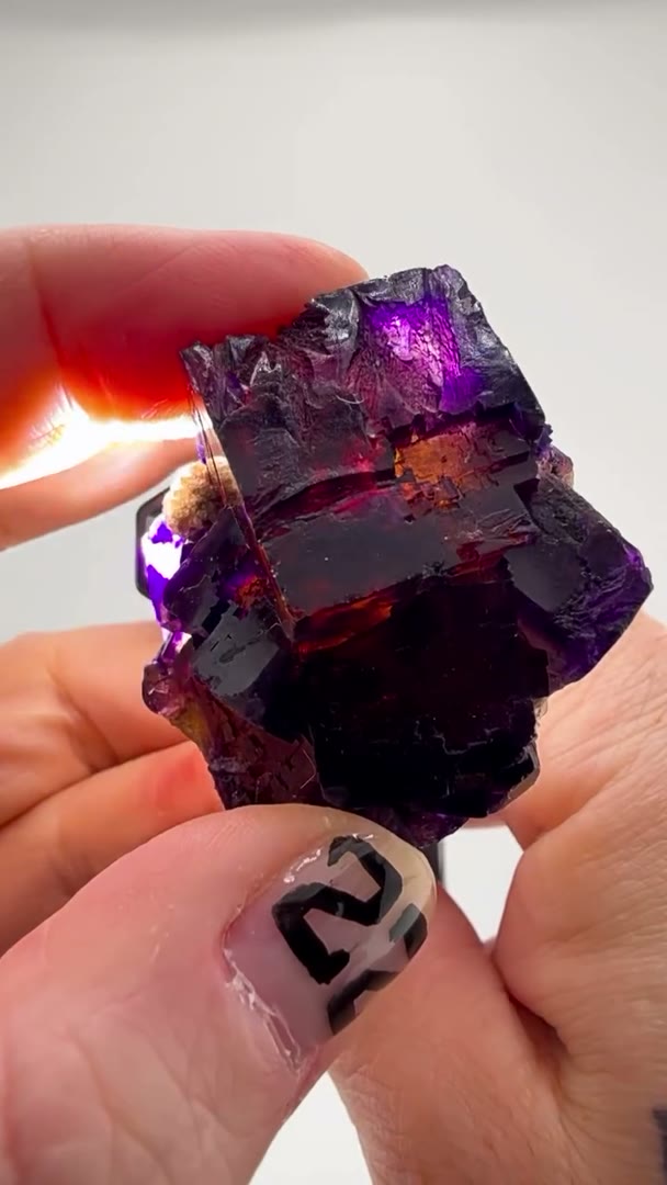 Black-out cubes… until the light hits