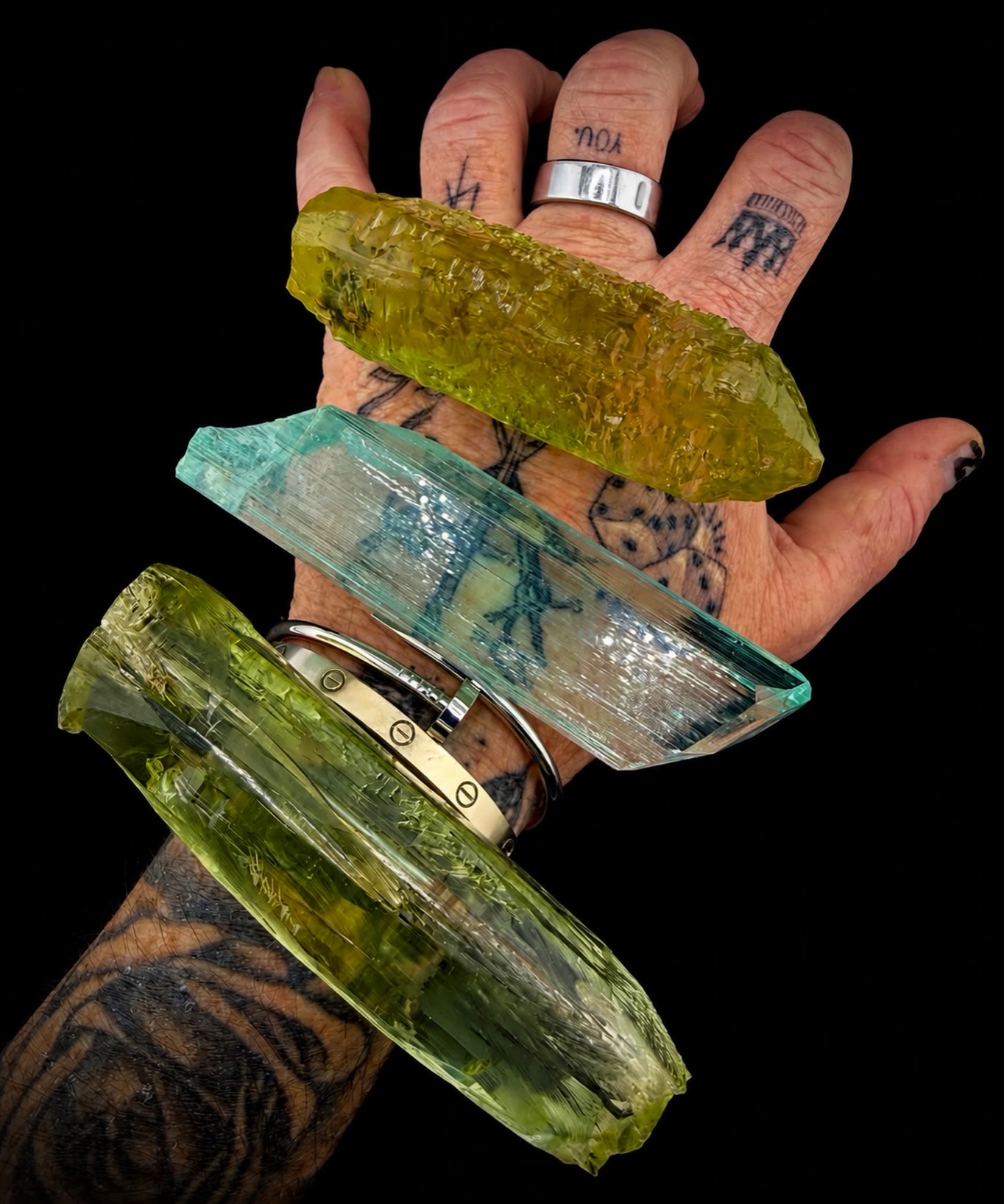 Some serious beryl fire resting on the hand