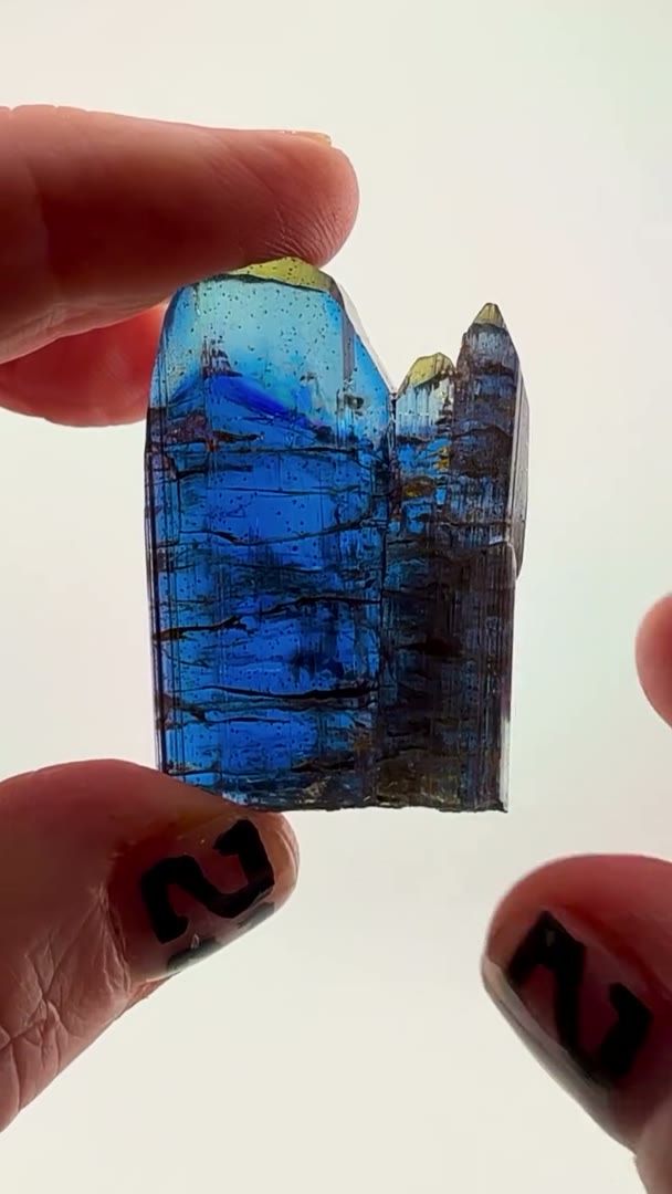 27 grams of electric Tanzanite energy