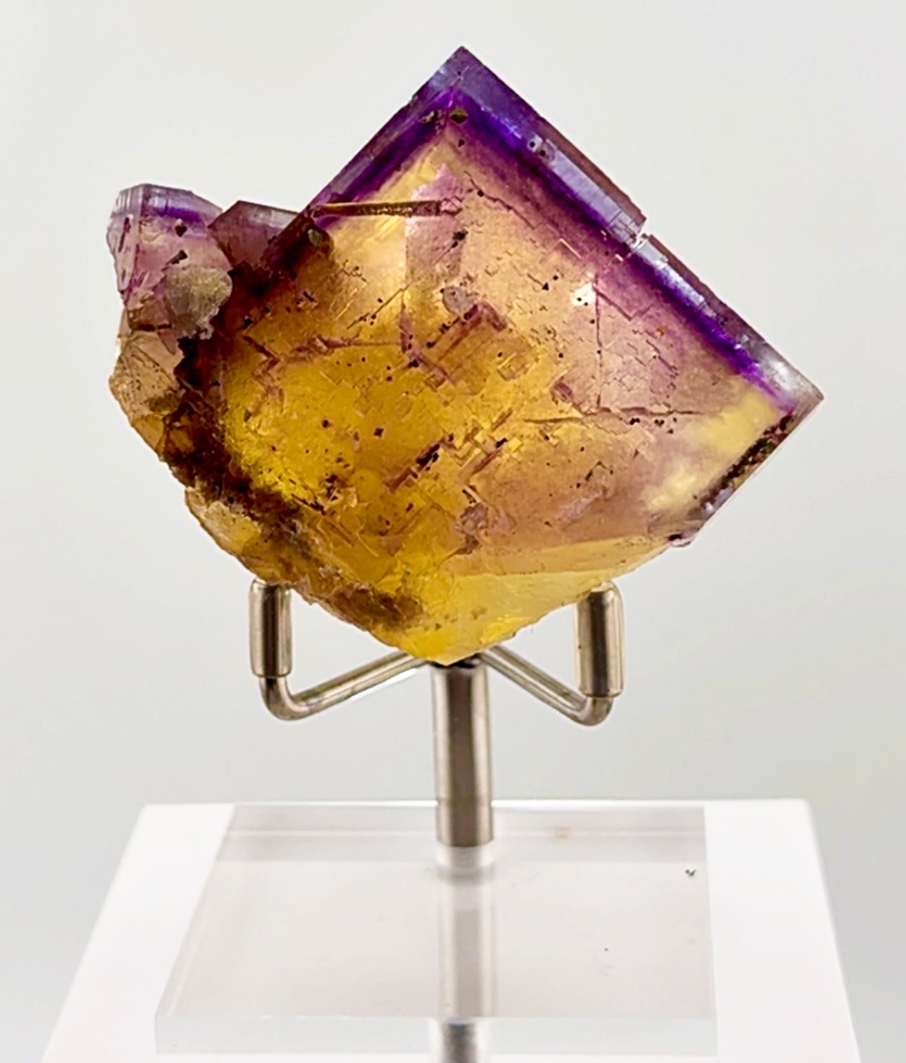 Fluorite perfection with unreal contrast